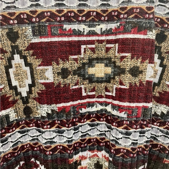 🍁TRIBAL Shirt🍁 - Picture 13 of 14